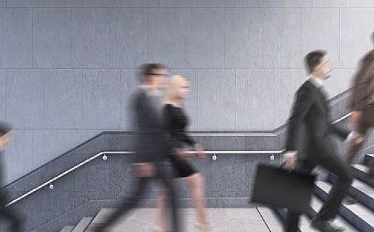 在预测加密货币价格时 其实我在研究这背后的 8 大逻辑