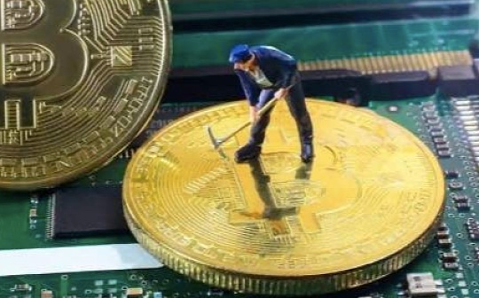 兰州某矿场因拖欠国网5000多万电费被封 小矿工维权
