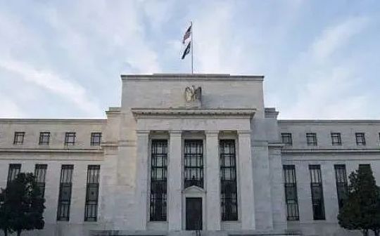 美联储四年多来首次加息 点阵图显示后面连着还有9次