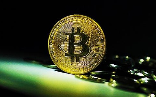 金色早报 | 比特币日交易量跌至2021年低点