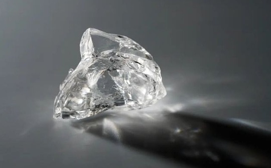 疯狂的实验：她把钻石做成NFT然后砸碎 最终卖了5ETH