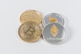 EOS大涨64%ETH再创新高4281，BTC调整结束将再领大牛行情，请耐心等待_比特币:稳定币和加密货币的区别