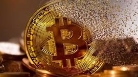 连破八个关口后大幅反弹！比特币一度跌破4.8万美元_比特币:GLO