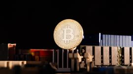 英国最大的比特币挖矿公司将其比特币持有量提高30％_比特币:十年比特币动态走势图