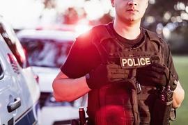 硬核:国外开发者用25美元做了个区块链警佩相机_区块链:CEASports