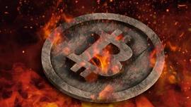 一场大跌突袭比特币 2.5万最后生命线支撑 这次真的触底了吗？_DCG:比特币价格