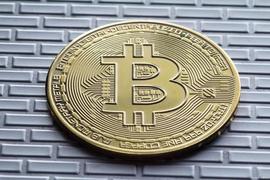分析师：今日凌晨的抛售可看出尚无法确定比特币是否属于避险资产_比特币:加密货币