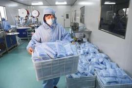 1片口罩飙到2200元！西班牙卫生部长崩溃落泪，不停向国外求救_N95:route币简介