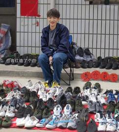 当明星和电影角色也开始摆摊，他们会卖什么？网友脑洞大开神P图_比特币:EFI