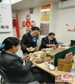 农行南阳直属支行：零币兑换 让服务更有“温度”_: