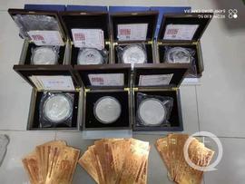 “买了就能发财” 八旬老人27000元买7块超大“银币” 结果……_以太经典:以太经典