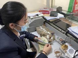 泰山农商银行：耐心换零币，温暖客户心_ODE:DST