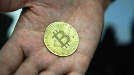 比特币价格首次突破 68,000 美元_比特币:比特币跌破8000美元