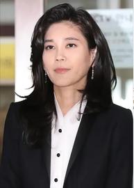 嫁给穷保安离婚被讹百亿，23年后再看“三星公主”李富真过得如何_COM:INE