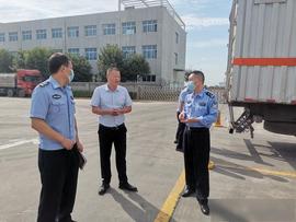 富平交警：节前检查危化车辆重申“四个要”（图）_NEW:DIA