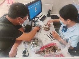 服务贴心，邹城农商行帮助客户清点兑换大量零币_WEAVE:arweave币未来几千美金