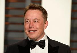 解读特斯拉的2022年：局面“乍暖还寒”，昂首“走下神坛”？_马斯克:FLY