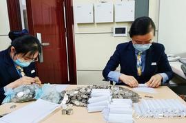 润昌农商银行：客户服务无小事 零币兑换暖人心_: