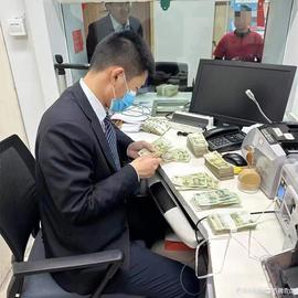 岱岳农商银行粥店支行：清点零币暖人心，为民解忧显真情_MEM:LIO