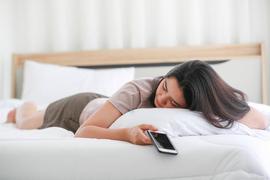 睡眠游学营：手机是睡眠的元凶，如何才能戒掉这种电子鸦片呢？_RBI:HitChain