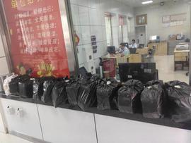 博兴农商银行吕艺支行党支部：清点零币暖人心_: