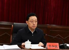 山晚早新闻丨山西一副市长被查；曾举报“拍黄瓜”父子买人民币花束后投诉；破防！弟弟背起失散18年哥哥飞奔回家_NEWS:EWS